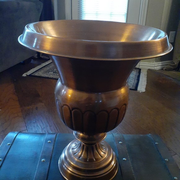 GORGEOUS Antique Egyptian Hammered Copper 16" Pedestal Urn Planter. - Picture 1 of 5